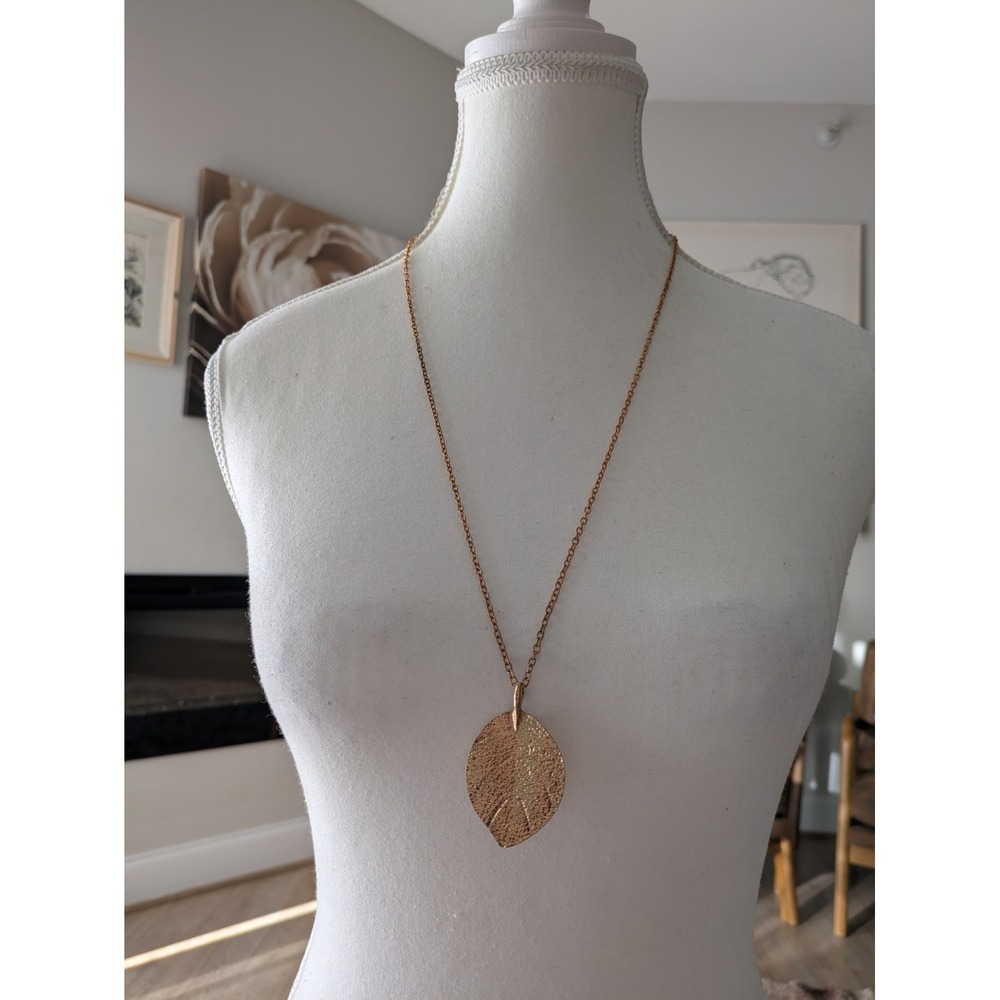 Gold Tone Leaf Pendant Necklace Classic Dainty Style Nature Fall Autumn 26" Long